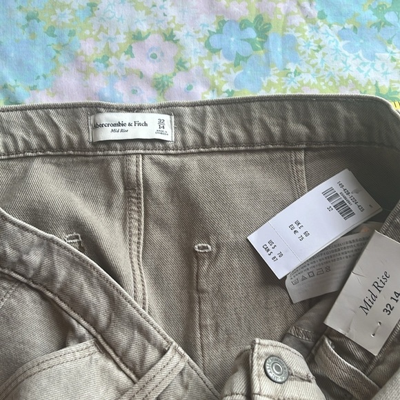 NWT Abercrombie & Fitch | Mid Rise Long & Loose Denim Shorts Tan Plus Size 32/14 - Picture 6 of 10
